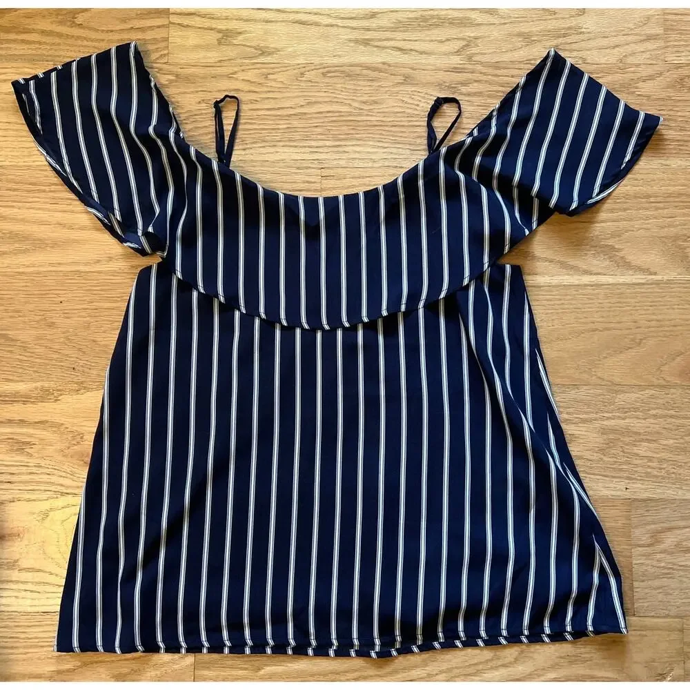 Doe & Rae Cold Shoulder Blouse - Picture 5 of 5